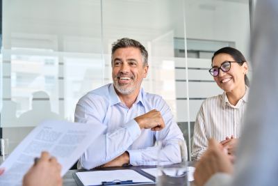 Paris Workplace 2022 : les salariés aiment encore le bureau, mais ils le jugent plus sévèrement